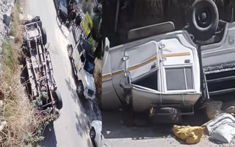 Accident In Himachal: बेकाबू होकर सड़क पर पलटी बोलेरो कैम्पर! एक ने गवाई जान, दो की हालत नाजुक