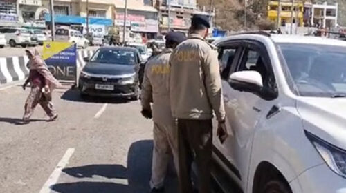 Himachal News : दिल्ली पुलिस ने हिमाचल से गिरफ्तार किए तीन कांग्रेस कार्यकर्ता! हिमाचल पुलिस ने छुड़वाया, जानिए पूरा मामला Himachal News : दिल्ली पुलिस ने हिमाचल से गिरफ्तार किए तीन कांग्रेस कार्यकर्ता! हिमाचल पुलिस ने छुड़वाया, जानिए पूरा मामला