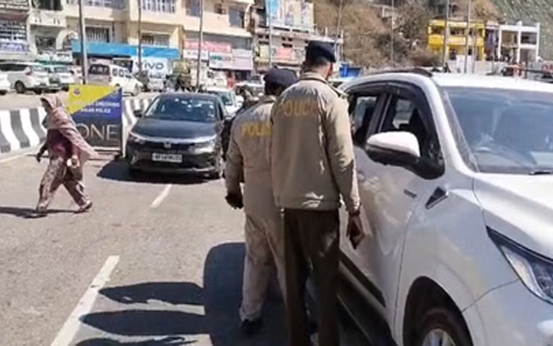 Himachal News : दिल्ली पुलिस ने हिमाचल से गिरफ्तार किए तीन कांग्रेस कार्यकर्ता! हिमाचल पुलिस ने छुड़वाया, जानिए पूरा मामला