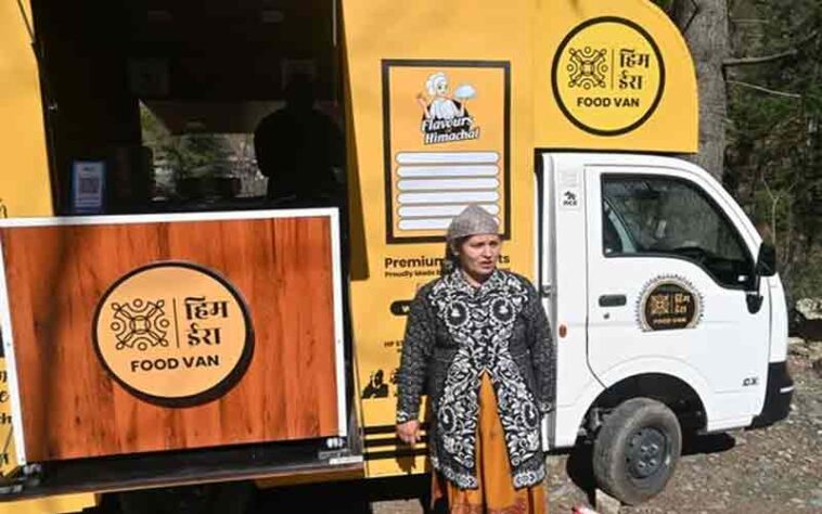 Himachal News : महिलाओं के लिए स्वरोजगार का साधन बनी फूड वैन! देश-विदेश के टूरिस्ट चख रहे पारंपरिक व्यंजन का स्वाद