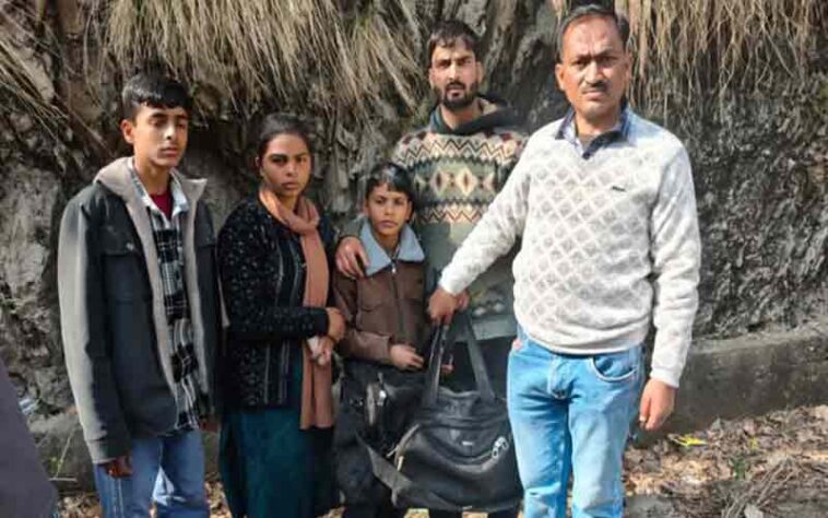 HRTC बस हादसा: पैसों से भरे बैग को देखकर कईयों का डोला था ईमान! अब मिला 3 लाख रूपए का असली हकदार