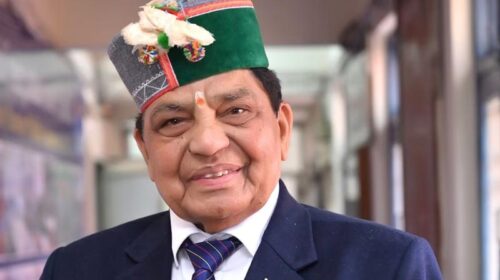 HP News: स्वास्थ्य मंत्री धनीराम शांडिल की बेटी को सेवा विस्तार! लोगों ने सरकार को घेरा, दी तीखी प्रतिक्रियाएं HP News: स्वास्थ्य मंत्री धनीराम शांडिल की बेटी को सेवा विस्तार! लोगों ने सरकार को घेरा, दी तीखी प्रतिक्रियाएं