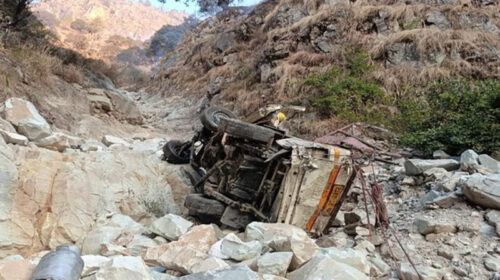 Road Accident: बेकाबू होकर पार्वती नदी में गिरी कार! 26 साल के युवक ने गवाई जान Road Accident: बेकाबू होकर पार्वती नदी में गिरी कार! 26 साल के युवक ने गवाई जान