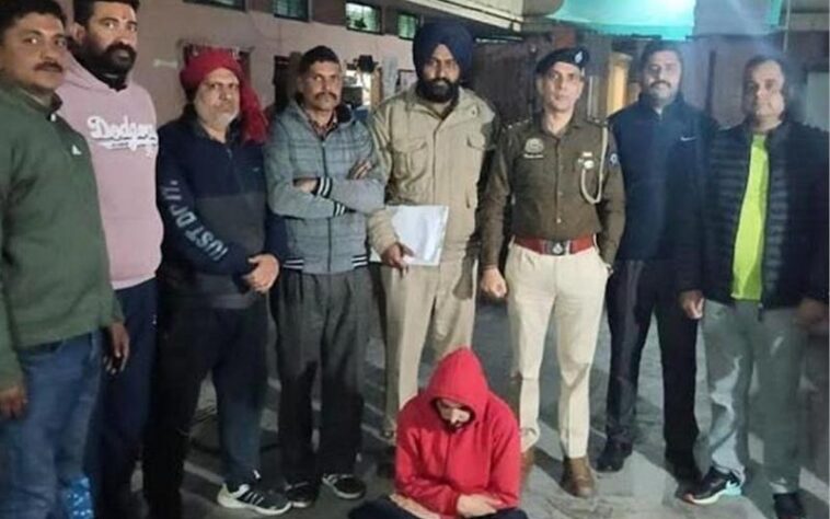 Himachal Crime News: दुकान की आड़ में चल रहा था अवैध कारोबार! पुलिस ने मारा छापा, जम्मू का तस्कर काबू Himachal Crime News: दुकान की आड़ में चल रहा था अवैध कारोबार! पुलिस ने मारा छापा, जम्मू का तस्कर काबू