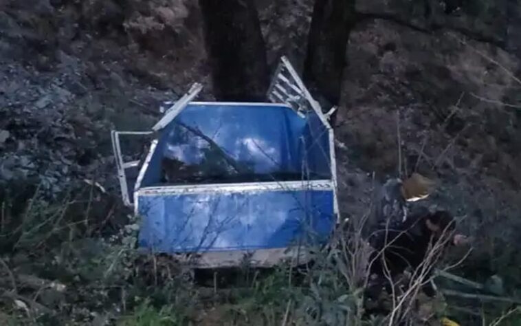 महाशिवरात्रि पर हिमाचल में बड़ा सड़क हादसा: खाई में लुढ़की जीप! तीन युवकों ने तोडा दम