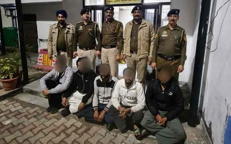 Sirmour News: नाहन शादी समारोह हिंसा मामला! दहशत फैलाने वाले 5 युवक गिरफ्तार, हथियारों की तलाश जारी