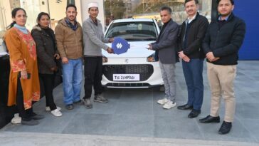 HP News: कभी मुश्किल से चलता था गुजारा! अब मिला आत्मनिर्भरता का सहारा, सत्यपाल ने टैक्सी कैब के रूप में शुरू किया रोजगार