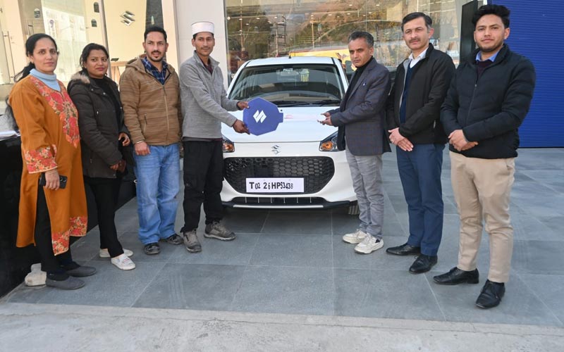 HP News: कभी मुश्किल से चलता था गुजारा! अब मिला आत्मनिर्भरता का सहारा, सत्यपाल ने टैक्सी कैब के रूप में शुरू किया रोजगार
