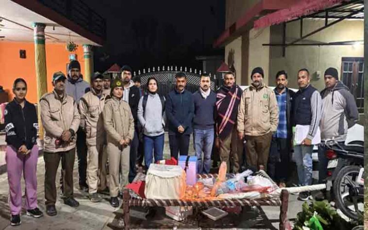 Paonta Sahib : पांवटा के जंगल में काकड़ का शिकार! घर से 12 किलोग्राम मांस बरामद, बंदूक व हथियार भी पकड़े Paonta Sahib : पांवटा के जंगल में काकड़ का शिकार! घर से 12 किलोग्राम मांस बरामद, बंदूक व हथियार भी पकड़े