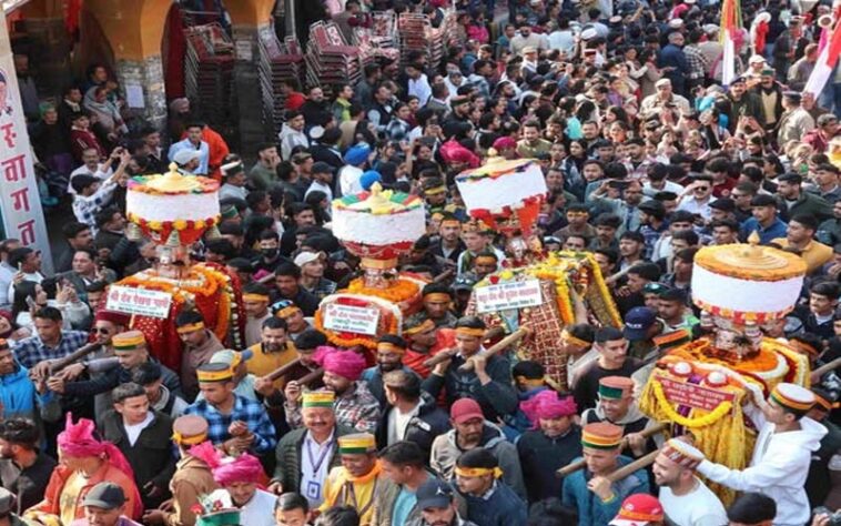 Shivratri Festival: वाद्य यंत्रों की अलौकिक ध्वनियाँ! मंडी में देव समागम करवा रहा है दिव्य अहसास Shivratri Festival: वाद्य यंत्रों की अलौकिक ध्वनियाँ! मंडी में देव समागम करवा रहा है दिव्य अहसास