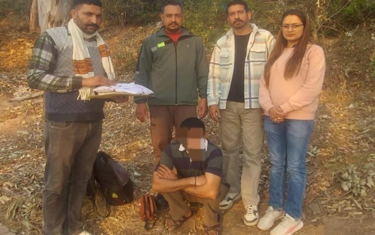 Sirmour News : SIU टीम के हत्थे चढ़ा तस्कर! कब्जे से मिली चरस, बेचने की फ़िराक में था… Sirmour News : SIU टीम के हत्थे चढ़ा तस्कर! कब्जे से मिली चरस, बेचने की फ़िराक में था…