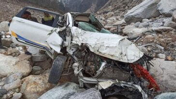 Accident In Himachal: सवारियों को छोड़कर वापिस लौट रहा था चालक! तभी खड्ड में गिरी टैक्सी, चालक की मौ*त