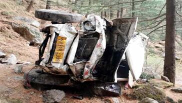 Accident In Himachal: परिवार कर रहा था इंतजार तभी घर से कुछ ही दूरी पर गहरी खाई में लुढ़की पिकअप! चालक ने गवाई जान