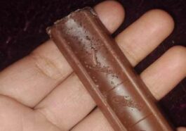 Himachal News: हिमाचल में चॉकलेट का रैपर खोलते ही रेंगता हुआ मिला कीड़ा! अंडे भी मौजूद, हर कोई हैरान