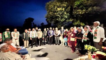 Paonta Sahib: पूर्व विधायक किरनेश जंग के दौरे में 13 परिवार कांग्रेस में शामिल! बीजेपी को झटका