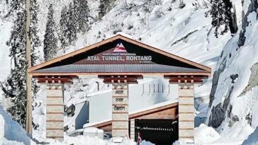 अटल टनल के पास बढ़ा खतरा: गर्मी से ढीली हो रही बर्फ, पहाड़ खिसकने की आशंका; प्रशासन की सख्त एडवाइजरी