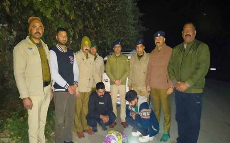 Himachal Crime News: हिमाचल में पकड़ी 4.664 किलोग्राम चरस! टैक्सी में हो रही थी सप्लाई, दो तस्कर काबू Himachal Crime News: हिमाचल में पकड़ी 4.664 किलोग्राम चरस! टैक्सी में हो रही थी सप्लाई, दो तस्कर काबू