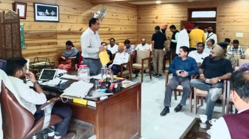 Paonta Sahib: लॉट प्रक्रिया से नप पांवटा साहिब के 5 वार्ड महिलाओं के लिए आरक्षित- एसडीएम द्विज गोयल