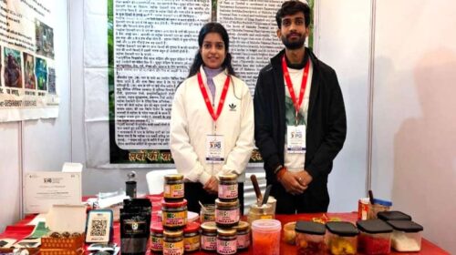 HP News: भाई-बहन की जोड़ी पान के पत्तों से बना रही अनेकों उत्पाद! पीएचडी की पढ़ाई छोड़ मंयकिता चला रही अपनी कंपनी HP News: भाई-बहन की जोड़ी पान के पत्तों से बना रही अनेकों उत्पाद! पीएचडी की पढ़ाई छोड़ मंयकिता चला रही अपनी कंपनी