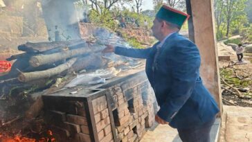 दुखद: असम राइफल्स के जेसीओ स्व. चंद्र प्रकाश को नम आंखों से दी अंतिम विदाई! विधायक केवल सिंह पठानिया ने दी श्रद्धांजलि