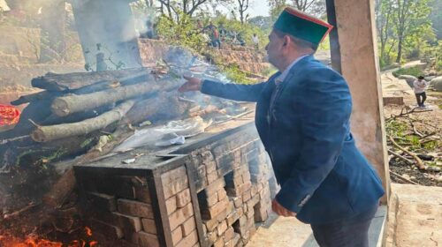 दुखद: असम राइफल्स के जेसीओ स्व. चंद्र प्रकाश को नम आंखों से दी अंतिम विदाई! विधायक केवल सिंह पठानिया ने दी श्रद्धांजलि