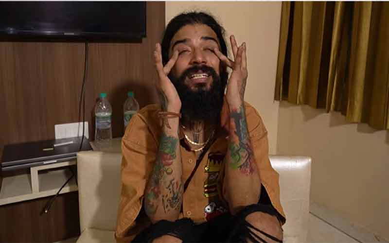 Anurag Viral Video: यूट्यूबर अनुराग ने रोते हुए शेयर किया वीडियो! बोले- यह उनका लास्ट व्लॉग, माता-पिता ने किया टॉर्चर