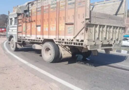 Himachal Road Accident: ट्रक के नीचे आई बाइक! श्रद्धालु ने तोड़ा दम, दूसरे की हालत नाजुक
