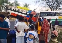 Bus Accident: क्रैश बैरियर को तोड़ते हुए पहाड़ी से टकराई बस! मची चीख-पुकार, 35 श्रद्धालु थे सवार
