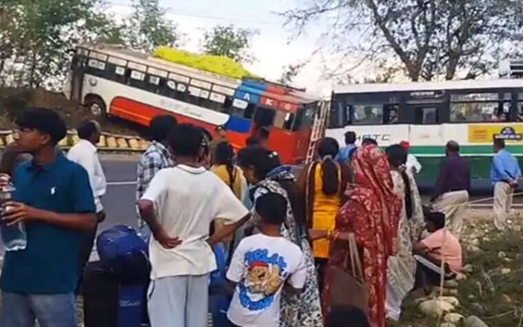 Bus Accident: क्रैश बैरियर को तोड़ते हुए पहाड़ी से टकराई बस! मची चीख-पुकार, 35 श्रद्धालु थे सवार