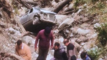 हिमाचल में दर्दनाक हादसा: गहरी खाई में लुढ़की कार! चालक ने मौके पर गवाई जान, क्षेत्र में शोक की लहर