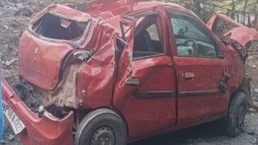 Accident In Himachal: सड़क से लुढ़कती हुई खाई में गिरी कार! उड़े परखच्चे, चालक ने गवाई जान