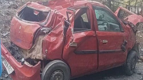 Accident In Himachal: सड़क से लुढ़कती हुई खाई में गिरी कार! उड़े परखच्चे, चालक ने गवाई जान
