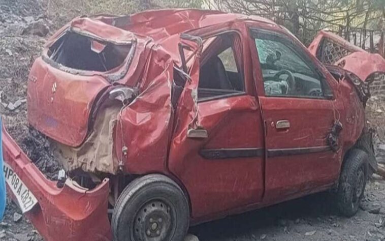 Accident In Himachal: सड़क से लुढ़कती हुई खाई में गिरी कार! उड़े परखच्चे, चालक ने गवाई जान