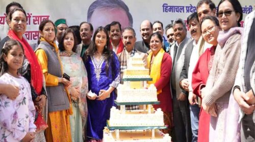 CM Sukhu: मुख्यमंत्री ने मनाया 62वां जन्मदिवस! चिनार का पौधा रोपित कर हरित पहल को दिया बढ़ावा CM Sukhu: मुख्यमंत्री ने मनाया 62वां जन्मदिवस! चिनार का पौधा रोपित कर हरित पहल को दिया बढ़ावा