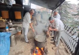 LPG Crisis: हिमाचल में कमर्शियल गैस सिलेंडर की किल्लत! लौट आया पारंपरिक चूल्हे का दौर, लकड़ी की आग पर पक रहा खाना