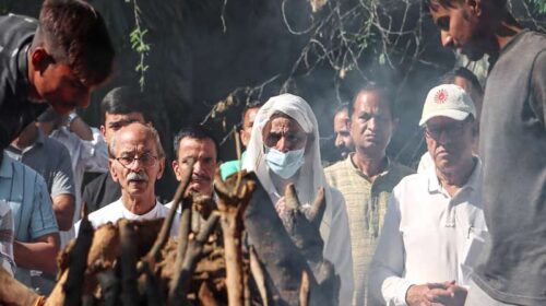 Harish Rana Death: हरीश राणा की अस्थियां गंगा में विसर्जित! हिमाचल पहुंचा परिवार, पैतृक गांव में होगी तेरहवीं Harish Rana Death: हरीश राणा की अस्थियां गंगा में विसर्जित! हिमाचल पहुंचा परिवार, पैतृक गांव में होगी तेरहवीं