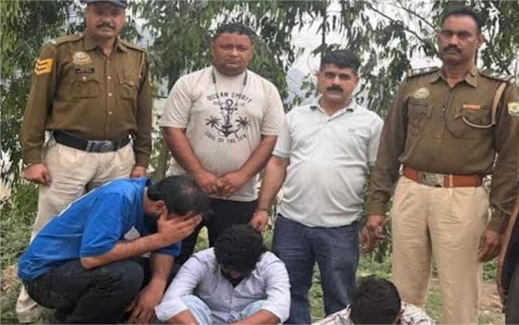 Himachal Crime News: गाड़ी में चोरी-छुपे हो रही थी हेरोइन की सप्लाई! पुलिस ने बिछाया जाल, पकड़े तीन तस्कर Himachal Crime News: गाड़ी में चोरी-छुपे हो रही थी हेरोइन की सप्लाई! पुलिस ने बिछाया जाल, पकड़े तीन तस्कर