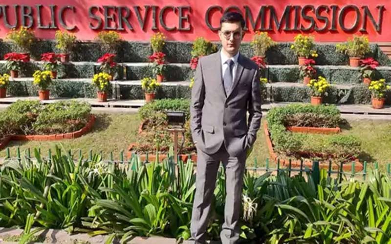 Achievement: हिमाचल के बेटे विकास ने पास की UPSC परीक्षा! देशभर में पाई 159वीं रैंक, पहले प्रयास में किया कमाल