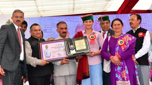 एवरेस्ट विजेता कृतिका शर्मा सहित कई महिलाओं को सीएम सुक्खू ने किया सम्मानित, महिला दिवस पर बांटी प्रोत्साहन राशि