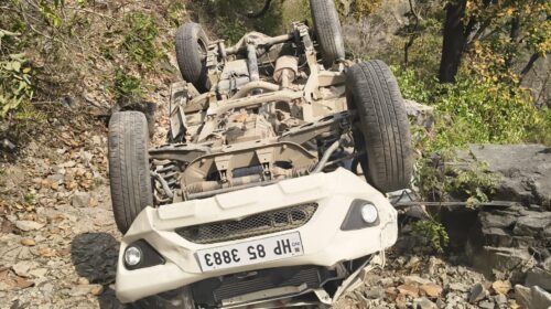 NH-707 पर बोलेरो दुर्घटनाग्रस्त: कॉलेज के छात्र-छात्राएं घायल, दो लड़कियों की हालत गंभीर