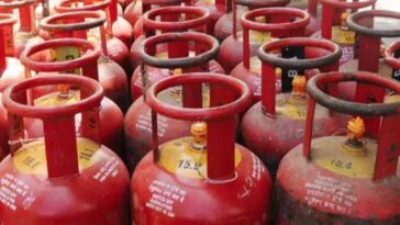 LPG सप्लाई नियम: मिडिल ईस्ट युद्ध का असर भारत के किचन तक! LPG सिलेंडर सप्लाई पर संकट, कमर्शियल की रिफिलिंग बंद