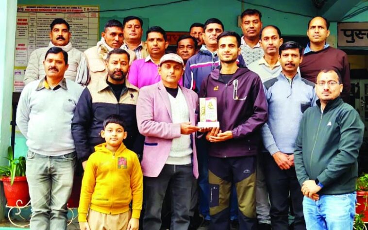 Achievement: बचपन में सिर से उठा पिता का साया! फिर भी नहीं मानी हार, अब लेफ्टिनेंट बना हिमाचल का अभिषेक