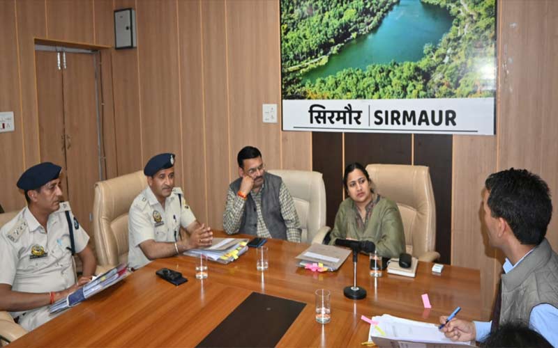 Sirmaur News: अल्पसंख्यक, दिव्यांग और SC/ST योजनाओं की समीक्षा! 34 लाभार्थियों को मिला 1.72 करोड़ लोन