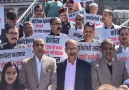 Himachal Latest News: विधानसभा परिसर में विपक्ष का प्रदर्शन! एंट्री टैक्स और पेट्रोल-डीजल पर सेस का किया विरोध