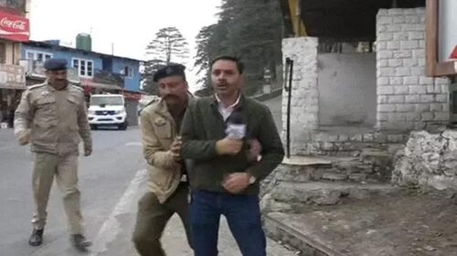 Himachal Latest News: रिपोर्टिंग करते पत्रकार के साथ पुलिस की धक्का-मुक्की! वीडियो वायरल, विपक्ष ने सरकार को घेरा Himachal Latest News: रिपोर्टिंग करते पत्रकार के साथ पुलिस की धक्का-मुक्की! वीडियो वायरल, विपक्ष ने सरकार को घेरा