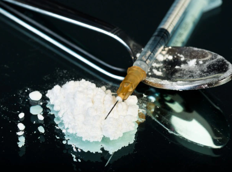 परवाणू में नाकाबंदी के दौरान बड़ी कार्रवाई: युवक से चिट्टा और मेथामफेटामाइन बरामद, वाहन भी जब्त