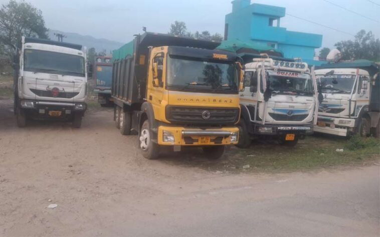 Sirmour News: सिरमौर पुलिस की अवैध खनन पर बड़ी कार्रवाई! 42 वाहनों के चालान, किए जब्त Sirmour News: सिरमौर पुलिस की अवैध खनन पर बड़ी कार्रवाई! 42 वाहनों के चालान, किए जब्त