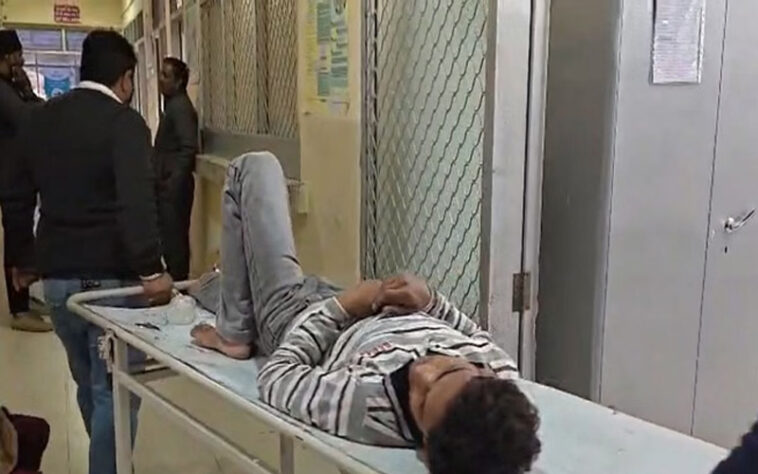 Himachal: कार शोरूम की छत से गिरे आईटीआई के दो प्रशिक्षु! गंभीर घायल, अस्पताल में भर्ती