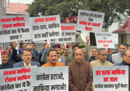 HP Budget Session : बजट सेशन के दूसरे दिन हंगामा! विपक्ष ने किया प्रदर्शन, शिलाई अवैध पेड़ कटान मामले में घेरी सरकार