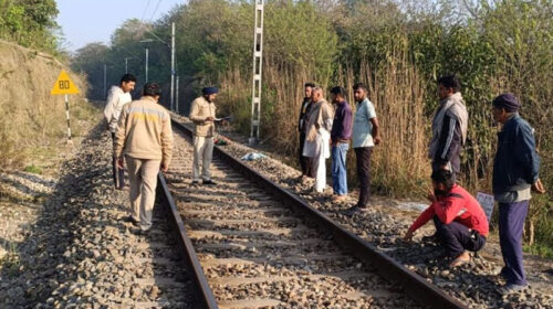 Himachal News Alert: जनशताब्दी ट्रेन की चपेट में आई महिला! गई जान, अभी तक नहीं हुई पहचान Himachal News Alert: जनशताब्दी ट्रेन की चपेट में आई महिला! गई जान, अभी तक नहीं हुई पहचान